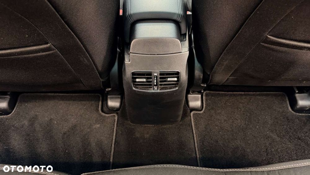 Kia Ceed - 33