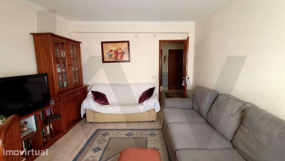 Apartamento T2 na zona envolvente à Praça de Toiros na Moita - Grande imagem: 4/28