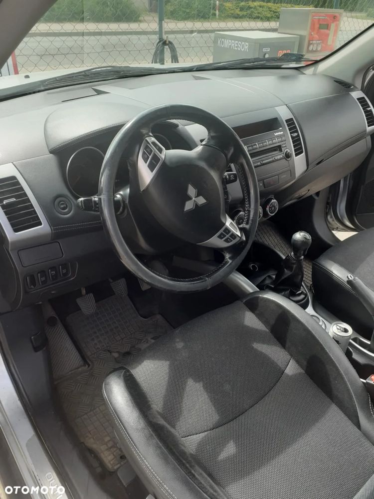 Mitsubishi Outlander - 10