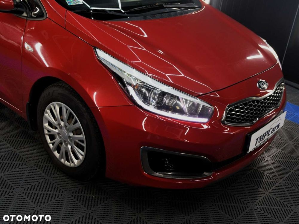 Kia Ceed - 11