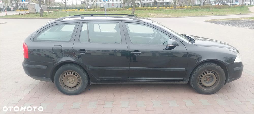 Skoda Octavia 1.6 Ambiente - 4