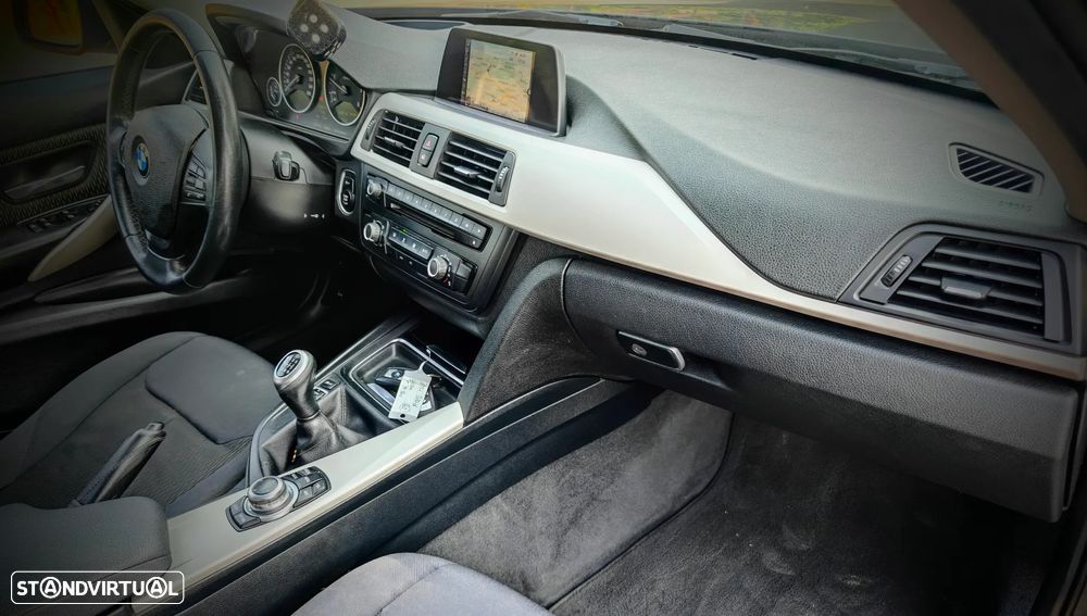 BMW 320 d Pack M - 14