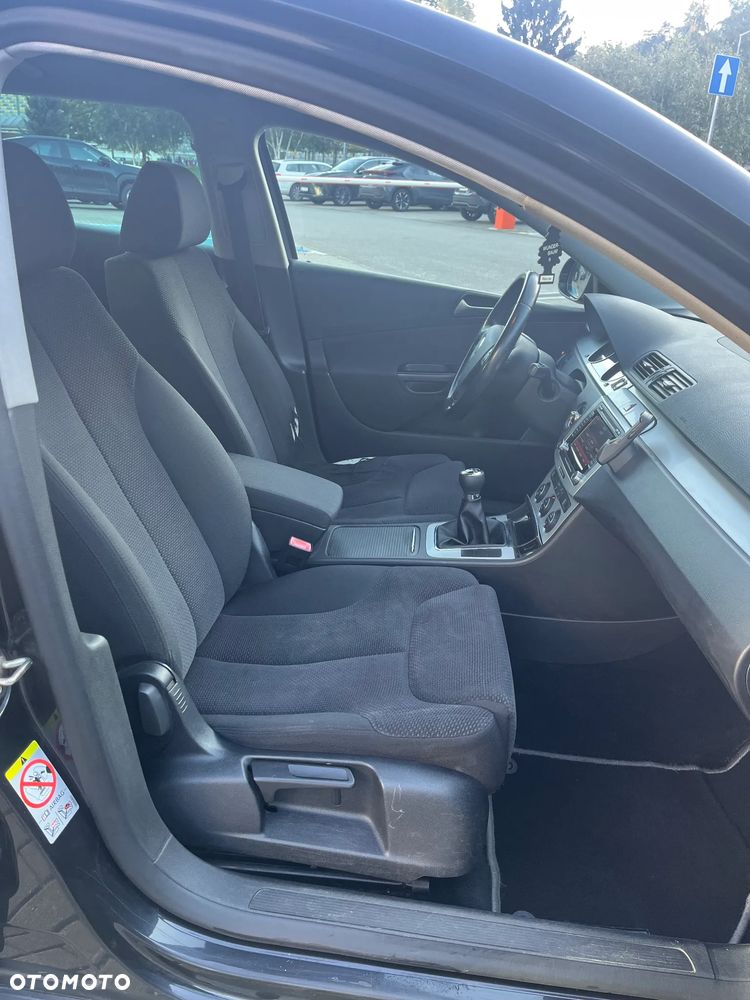 Volkswagen Passat - 16