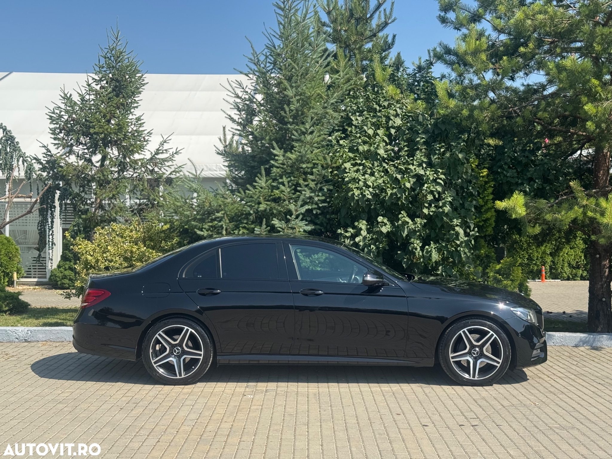 Mercedes-Benz E 220 d 9G-TRONIC AMG Line - 23