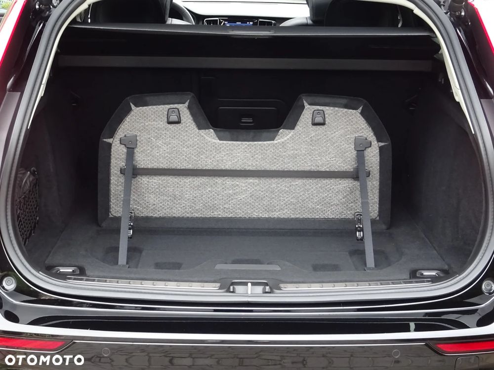 Volvo V60 Cross Country B4 D AWD Plus - 31