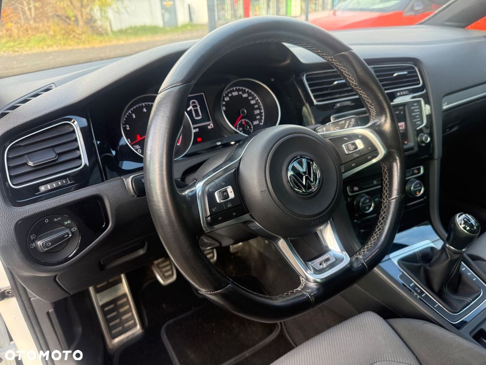 Volkswagen Golf - 11