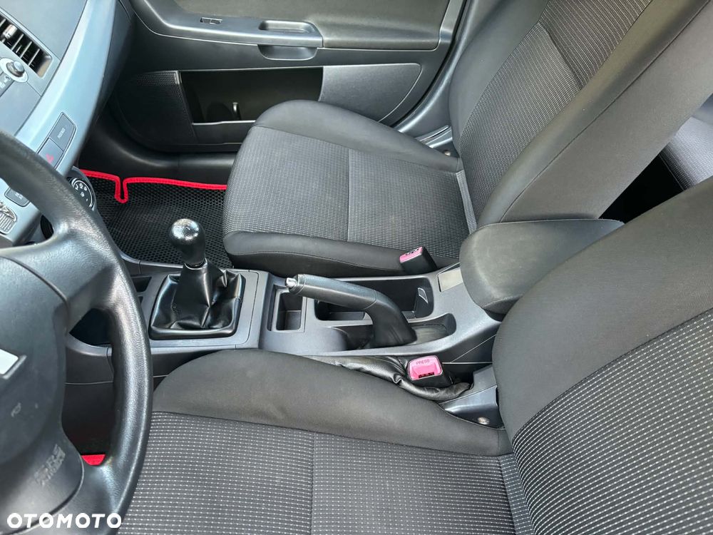 Mitsubishi Lancer 1.6 Inform - 4