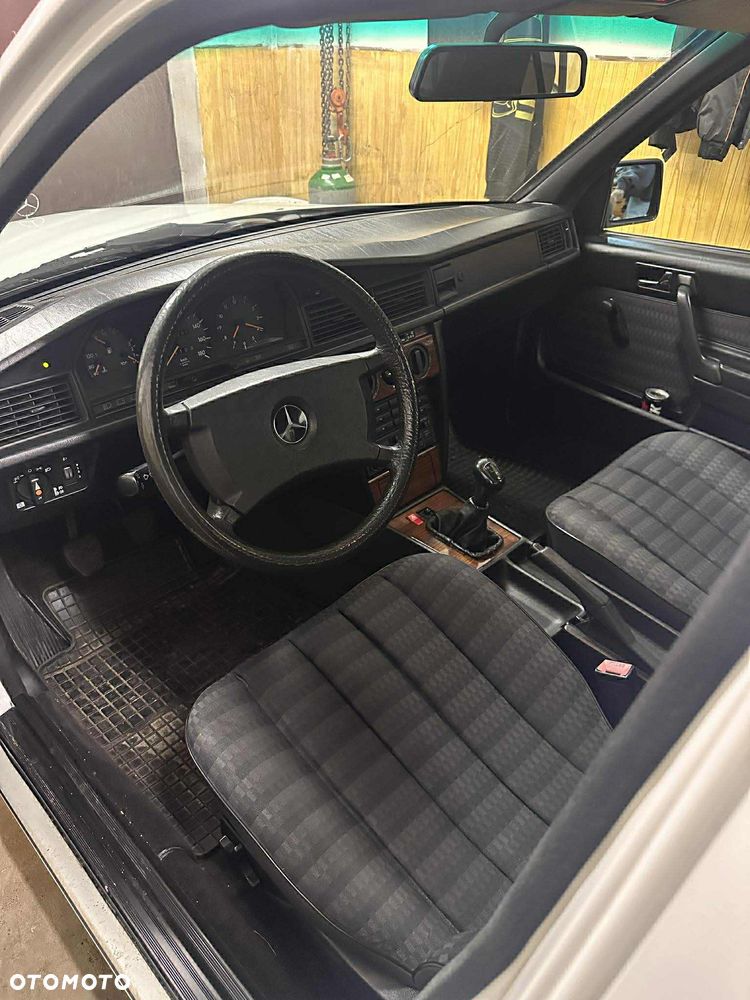 Mercedes-Benz W201 (190) - 9