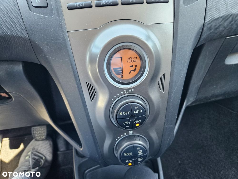 Toyota Yaris 1.4 D-4D Executive - 15