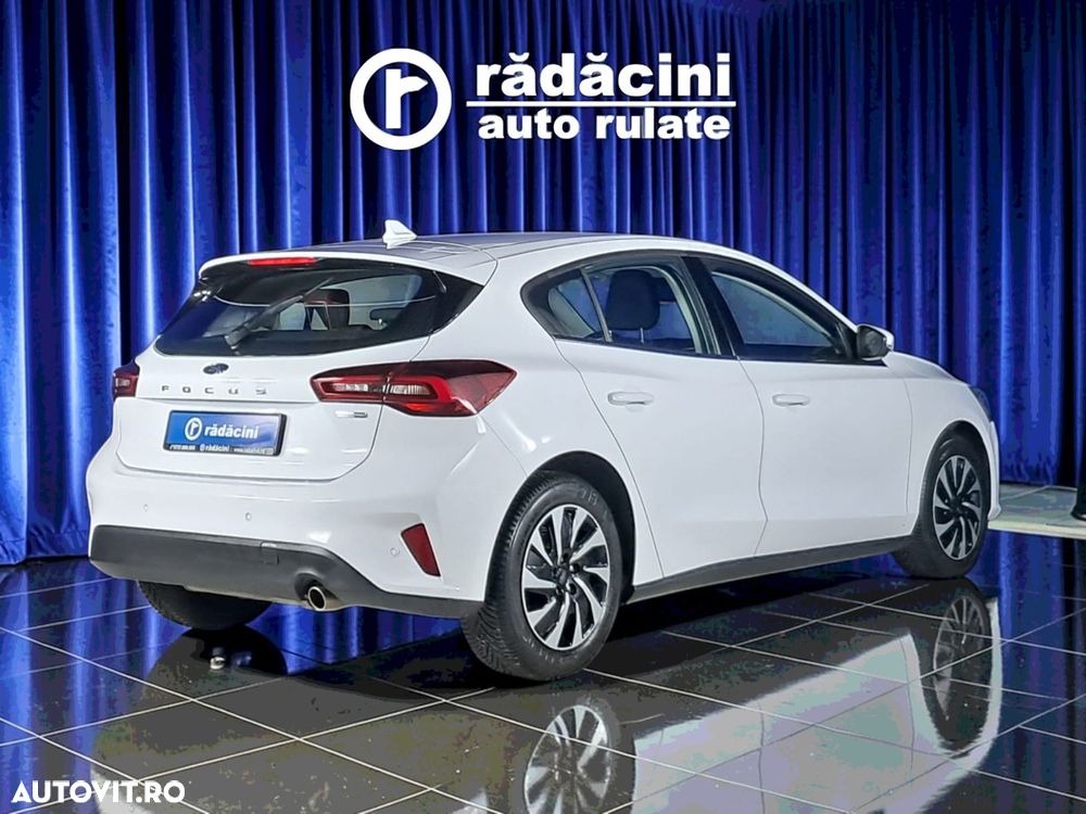 FORD Focus 2022 — imagine 7