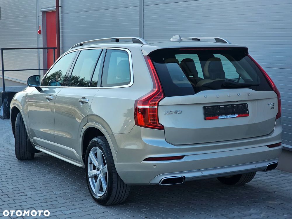 Volvo XC 90 T8 AWD Plug-In Hybrid Momentum 7os - 8