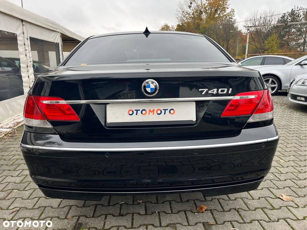 BMW Seria 7 740i - 22