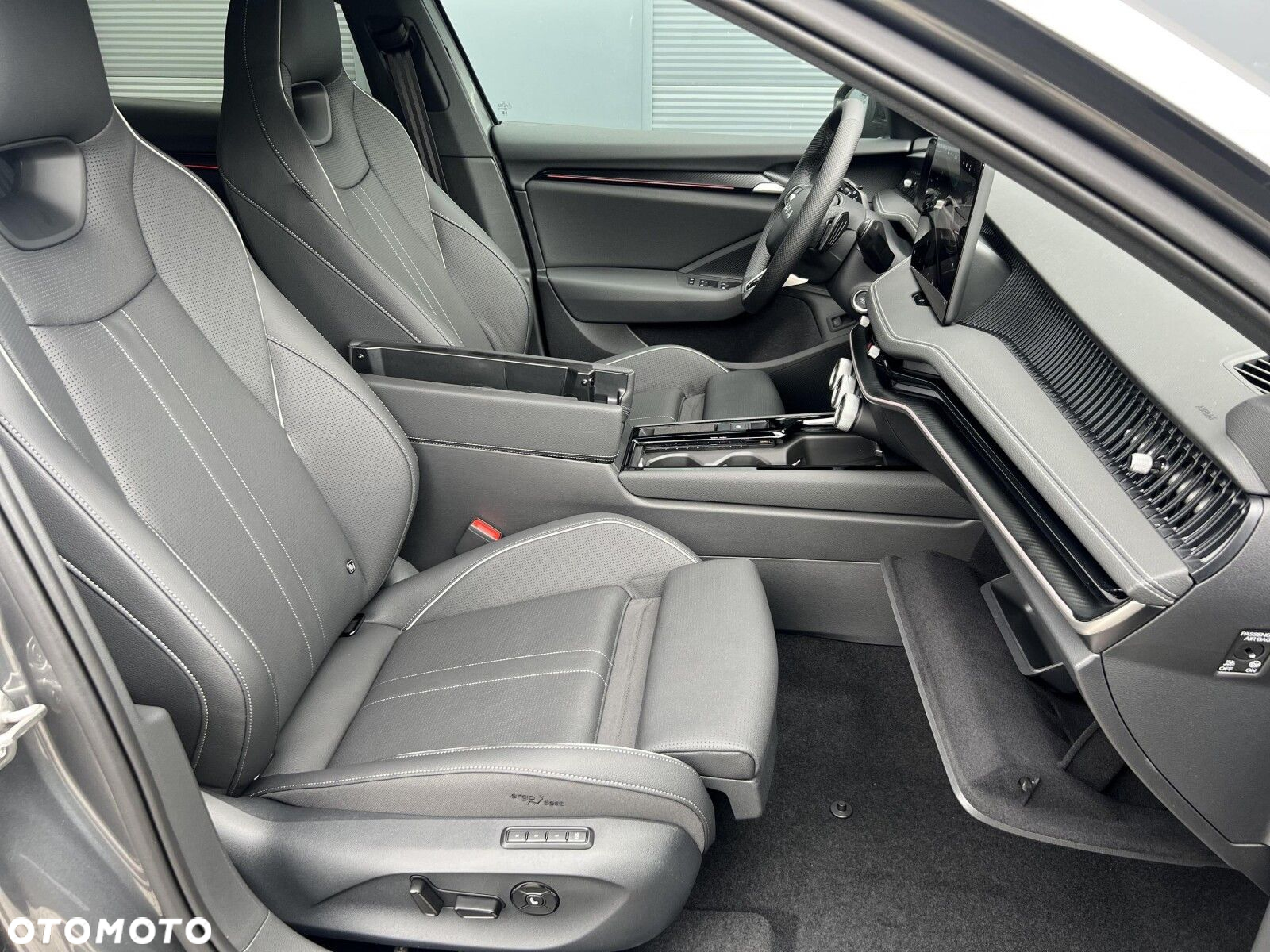 Skoda Superb 2.0 TDI SCR 4x4 Sportline DSG - 29