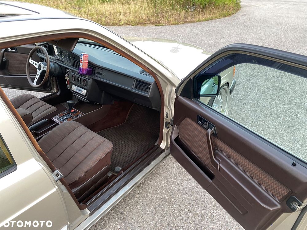 Mercedes-Benz W201 (190) - 10