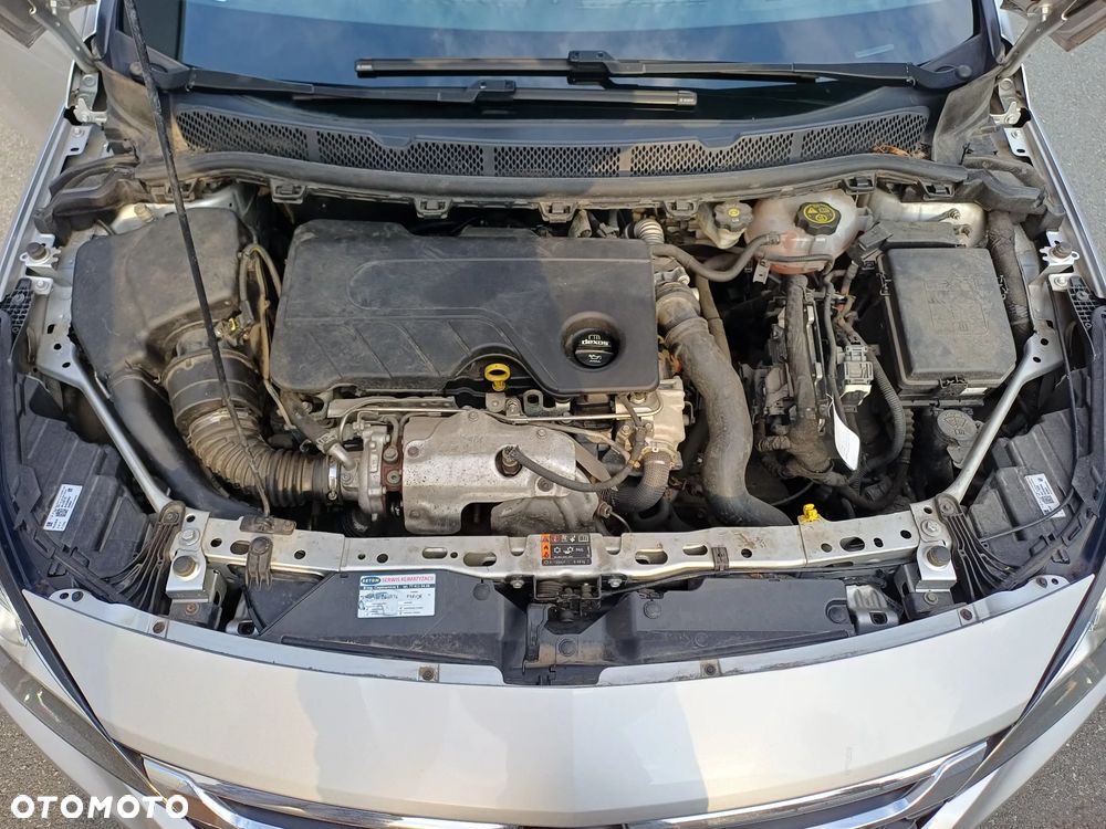 Opel Astra 1.6 CDTI Dynamic S&S - 25