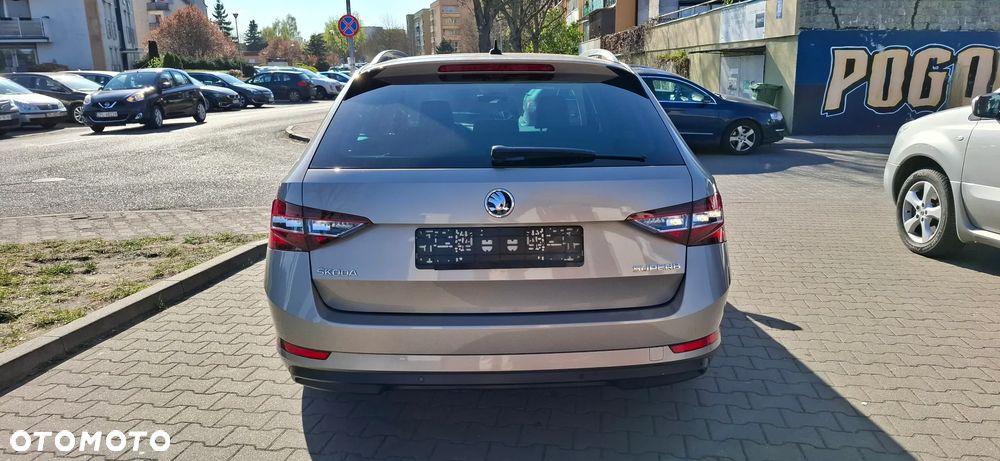 Skoda Superb 2.0 TDI Premium Edition - 5