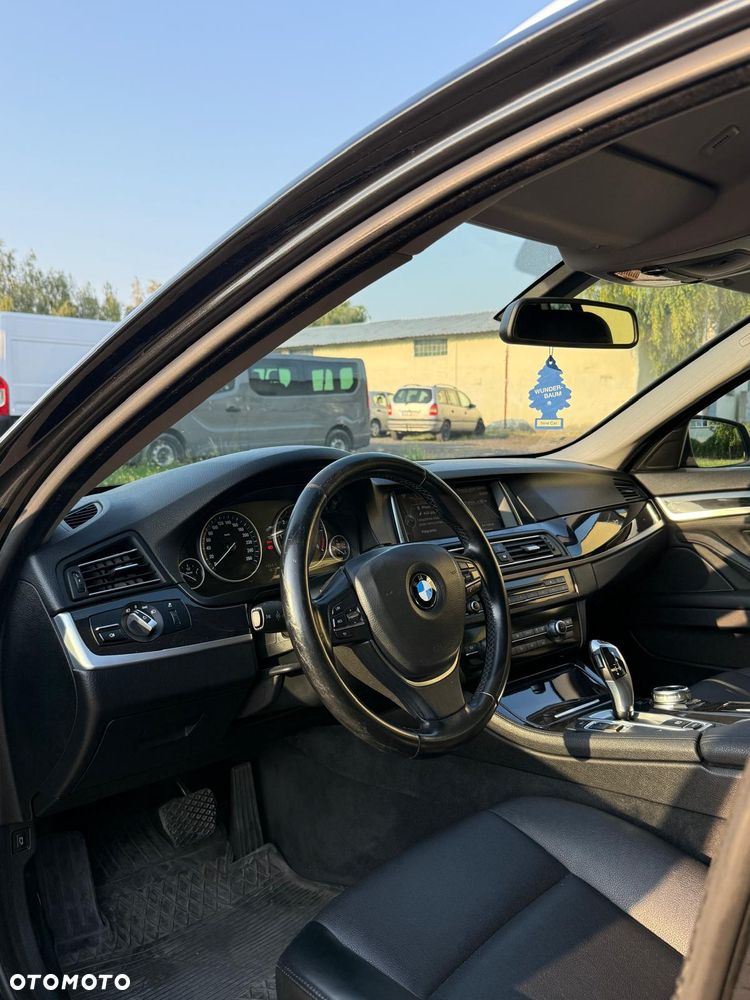 BMW Seria 5 520d xDrive - 14