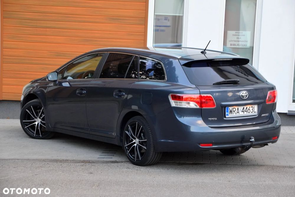 Toyota Avensis 1.8 Sol - 11