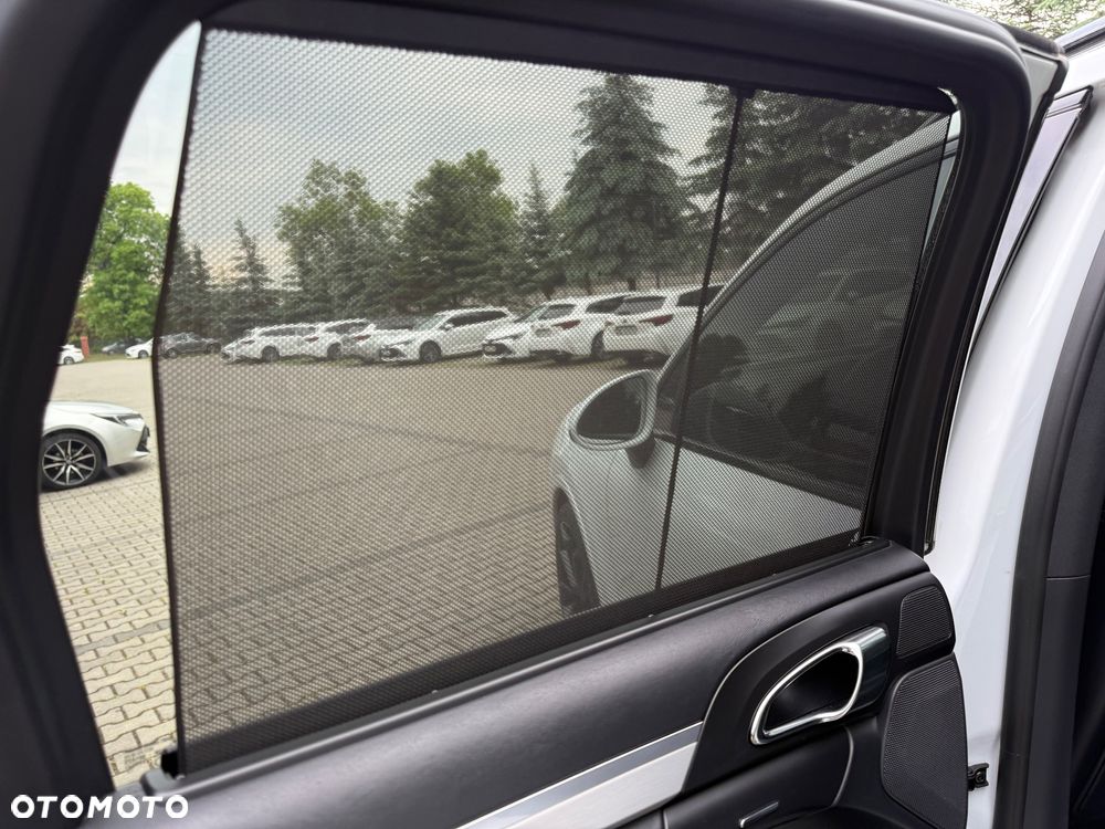 Porsche Cayenne - 26