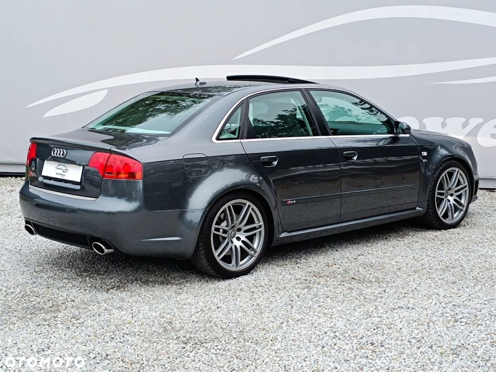 Audi RS4 Limousine - 18