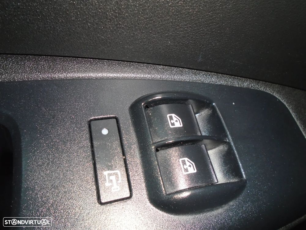 Fiat Doblo 1.3 M-JET 95 CV-  3 LUGARES-NACIONAL- IVA DEDUTIVEL - 32