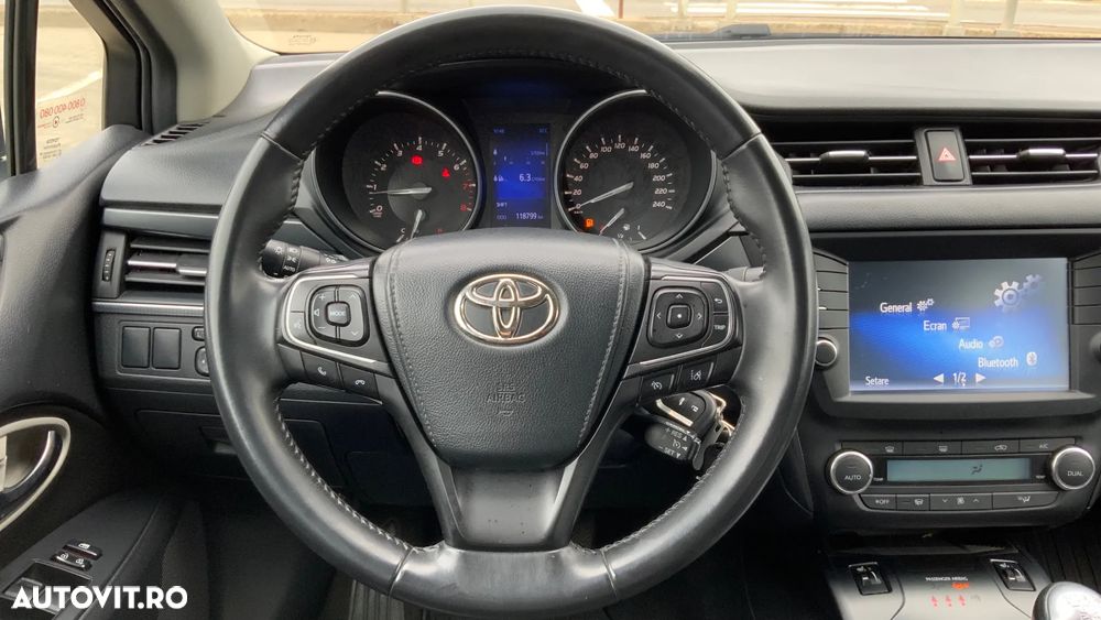 Toyota Avensis 1.8 Comfort - 14