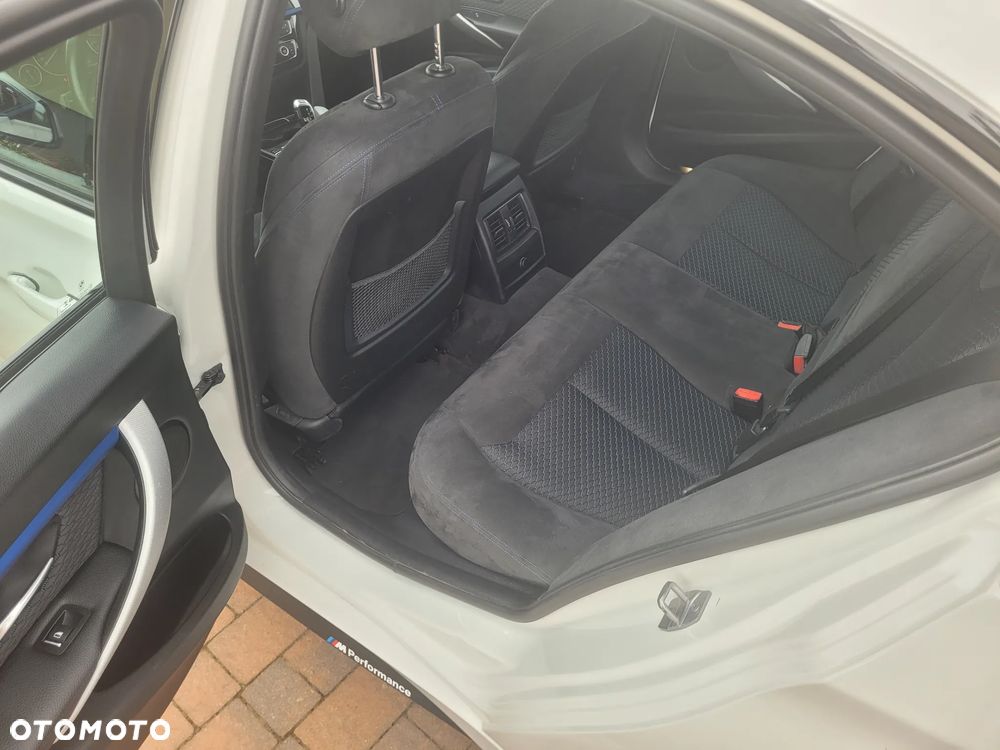 BMW Seria 3 330e iPerformance M Sport - 11