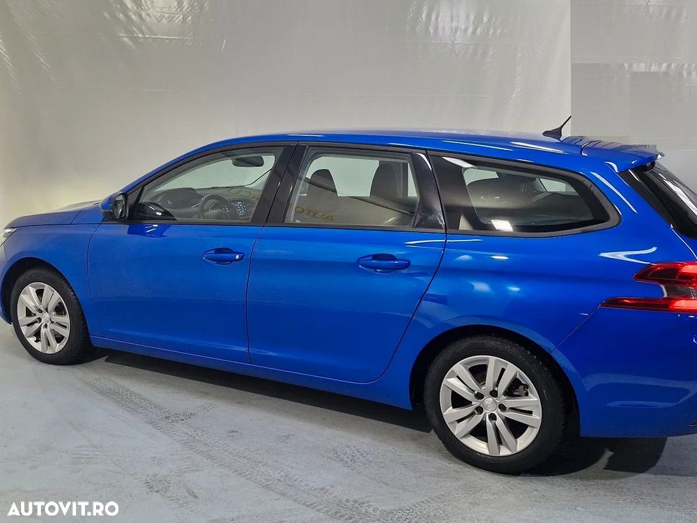 Peugeot 308 1.2 L PureTech Turbo S&S Allure - 14