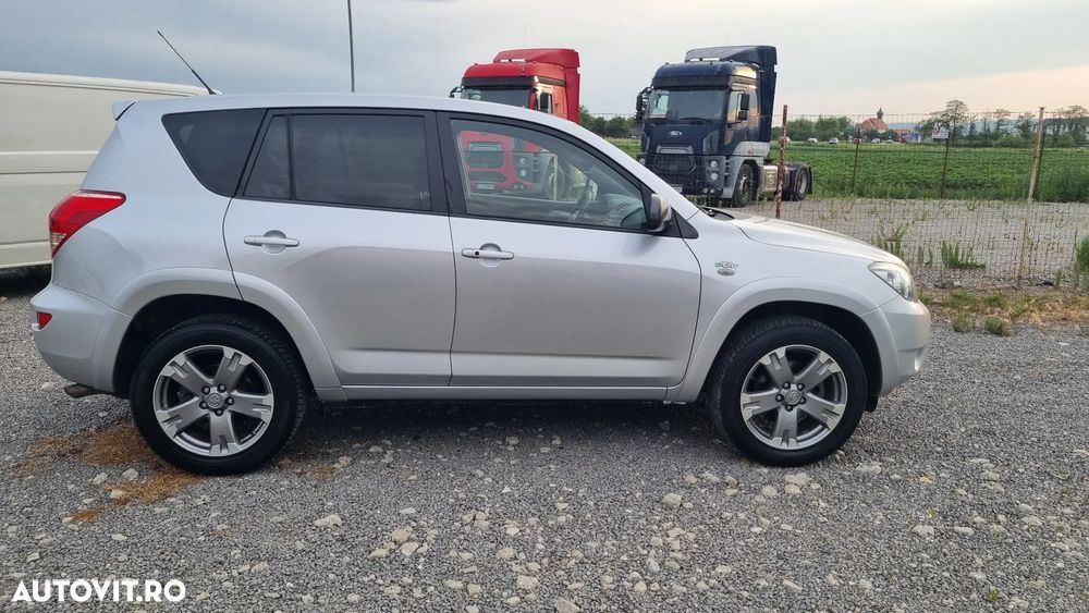 Toyota RAV4 2.2L D-CAT M/T Luxury - 11