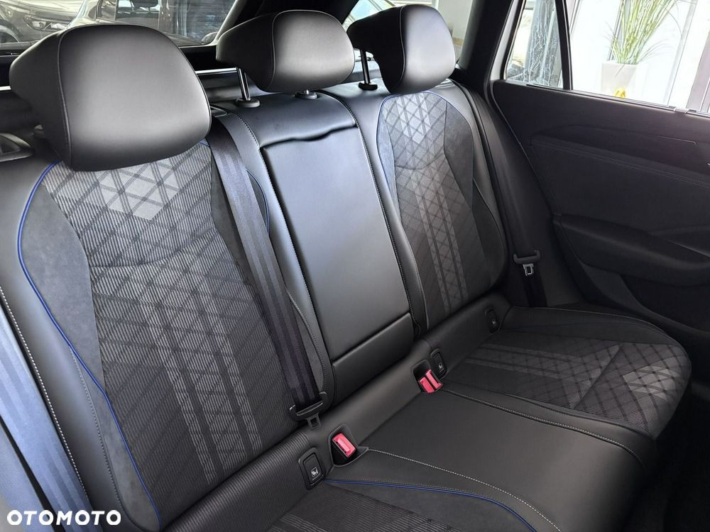 Volkswagen Passat - 13