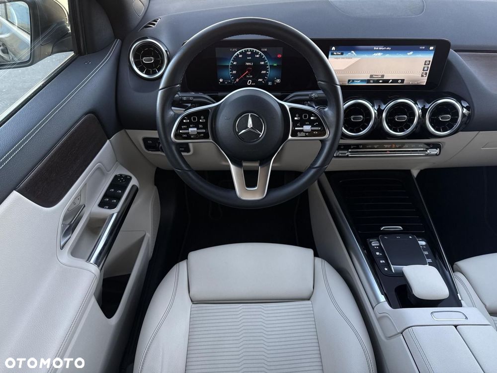 Mercedes-Benz GLA - 14