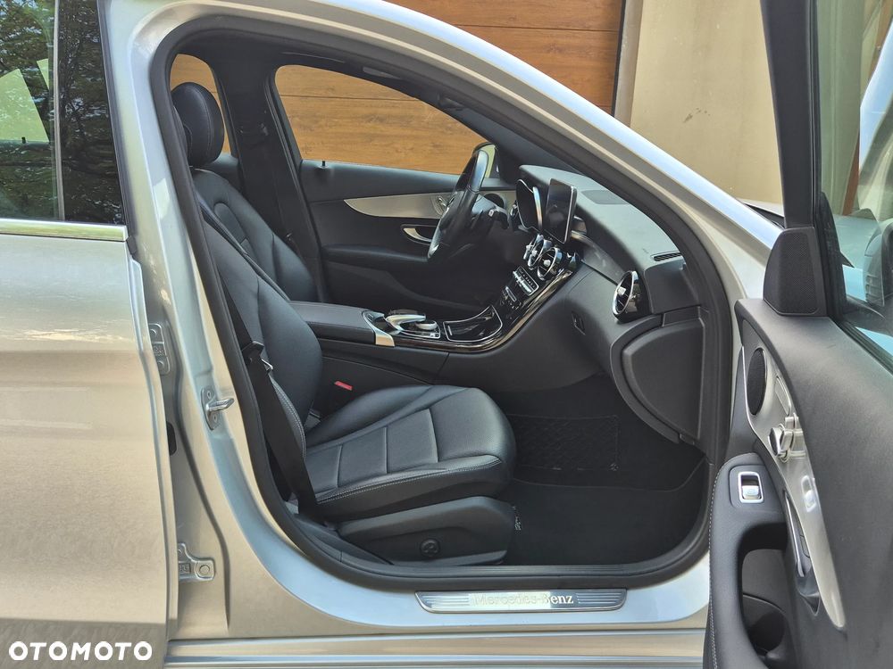 Mercedes-Benz Klasa C 300 7G-TRONIC AMG Line - 13