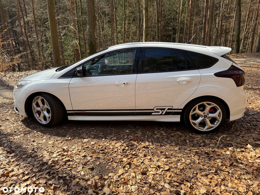 Ford Focus 2.0 EcoBoost ST mit Leder-Sport-Paket - 2