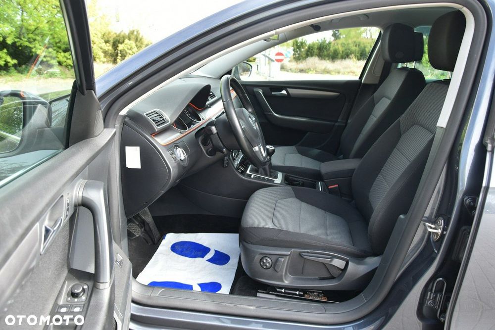 Volkswagen Passat - 17