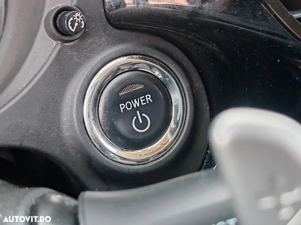 Mitsubishi Outlander 2.4 4WD Plug-In Hybrid Plus - 32