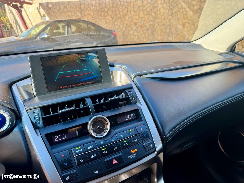 Lexus NX 300h Executive - 11