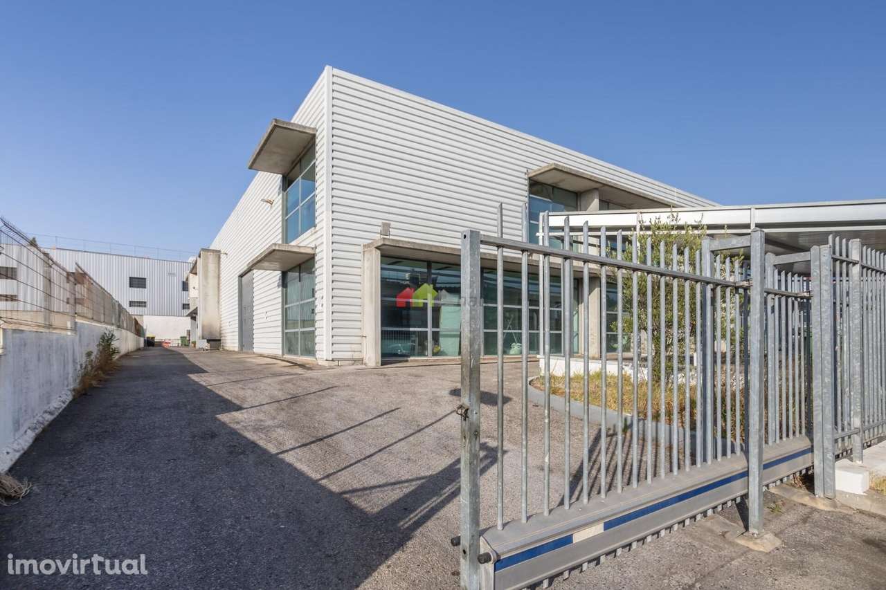 Armazém industrial com 493m2 em Corroios - Grande imagem: 2/29