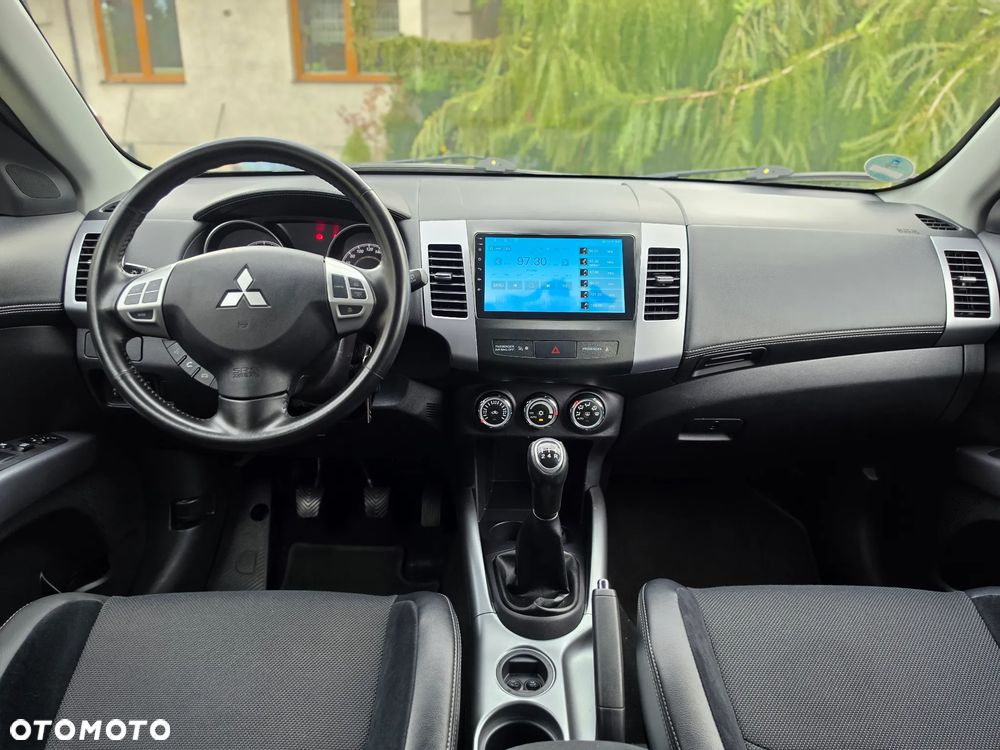 Mitsubishi Outlander - 32