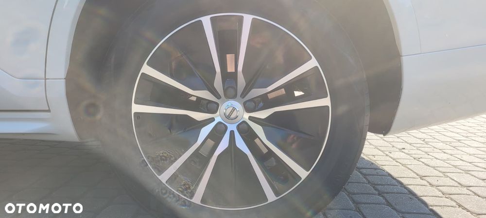 Volvo XC 90 B5 D AWD Momentum - 24