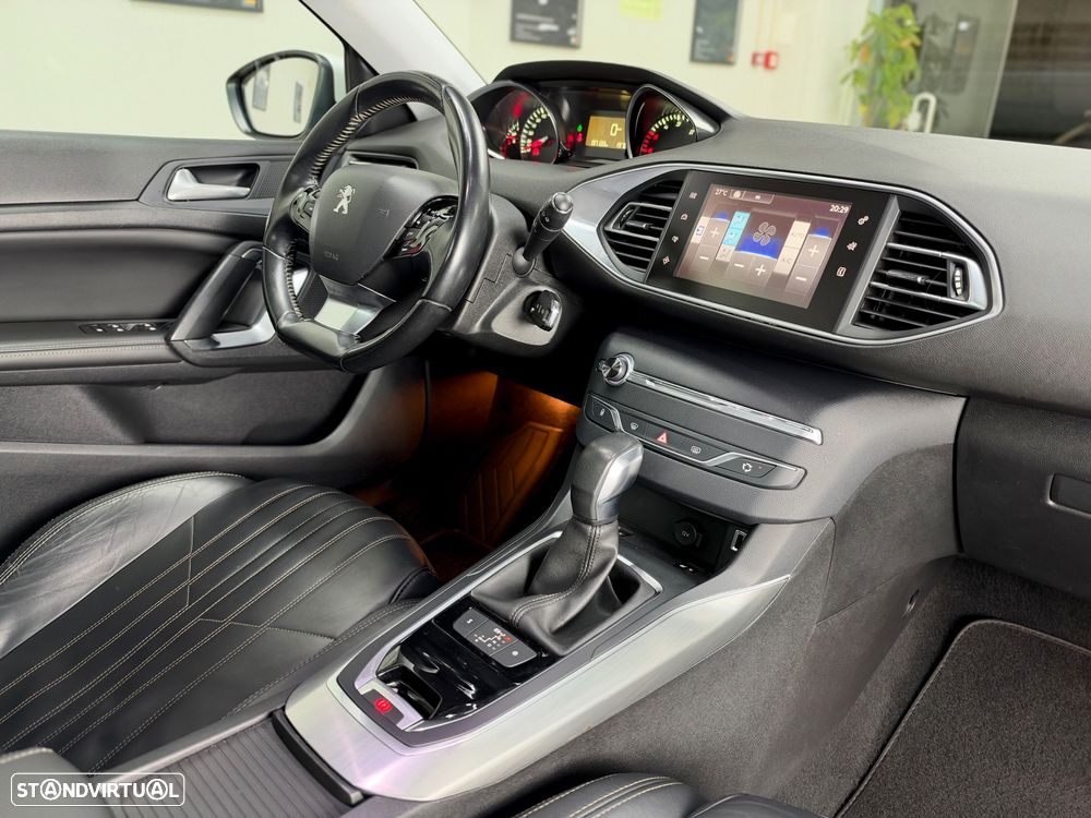 Peugeot 308 SW BlueHDi 120 EAT6 Stop & Start Allure - 26
