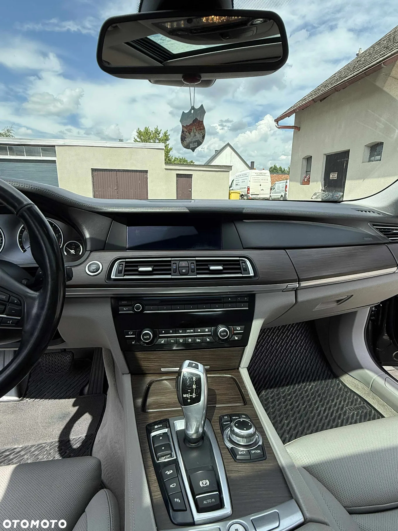 BMW Seria 7 750i xDrive - 17
