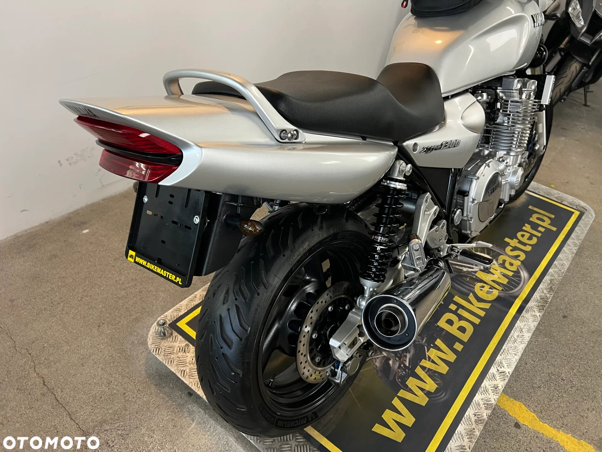 Yamaha XJR - 19