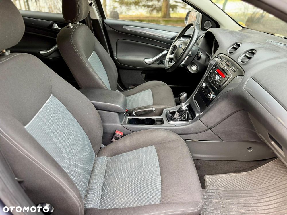 Ford Mondeo 2.0 TDCi Trend - 33