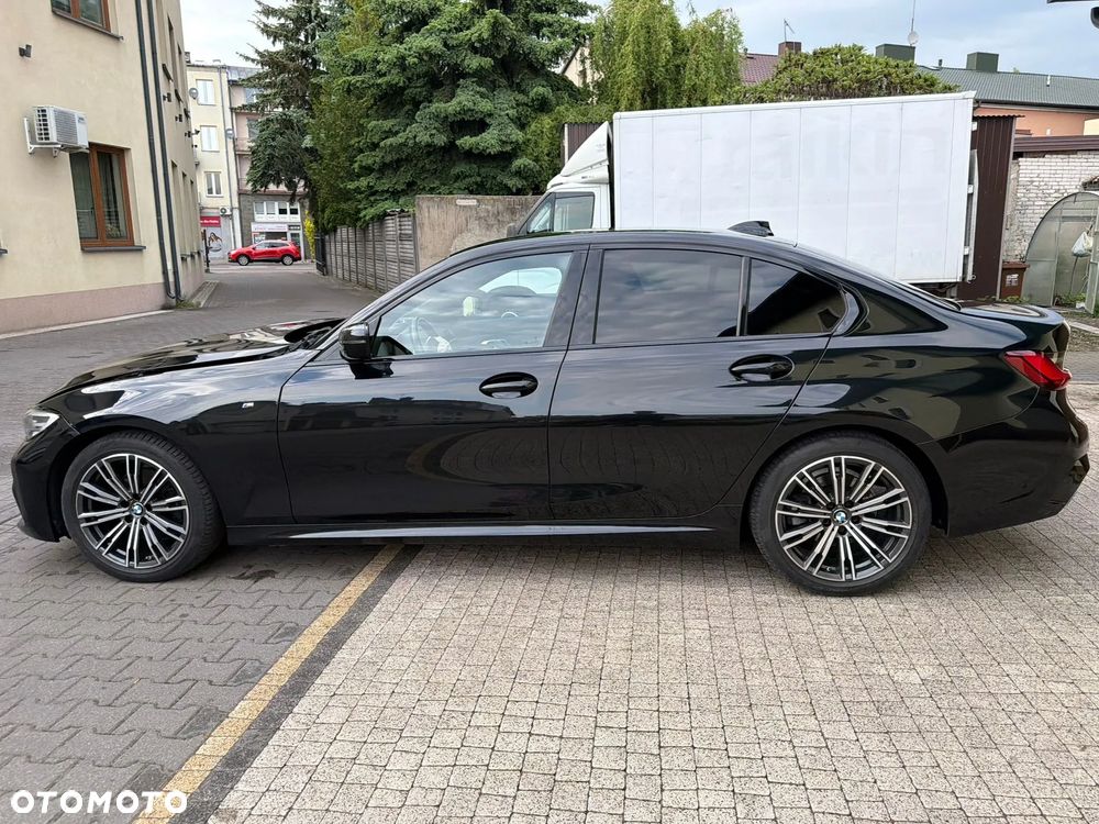 BMW Seria 3 320d xDrive mHEV M Sport - 2