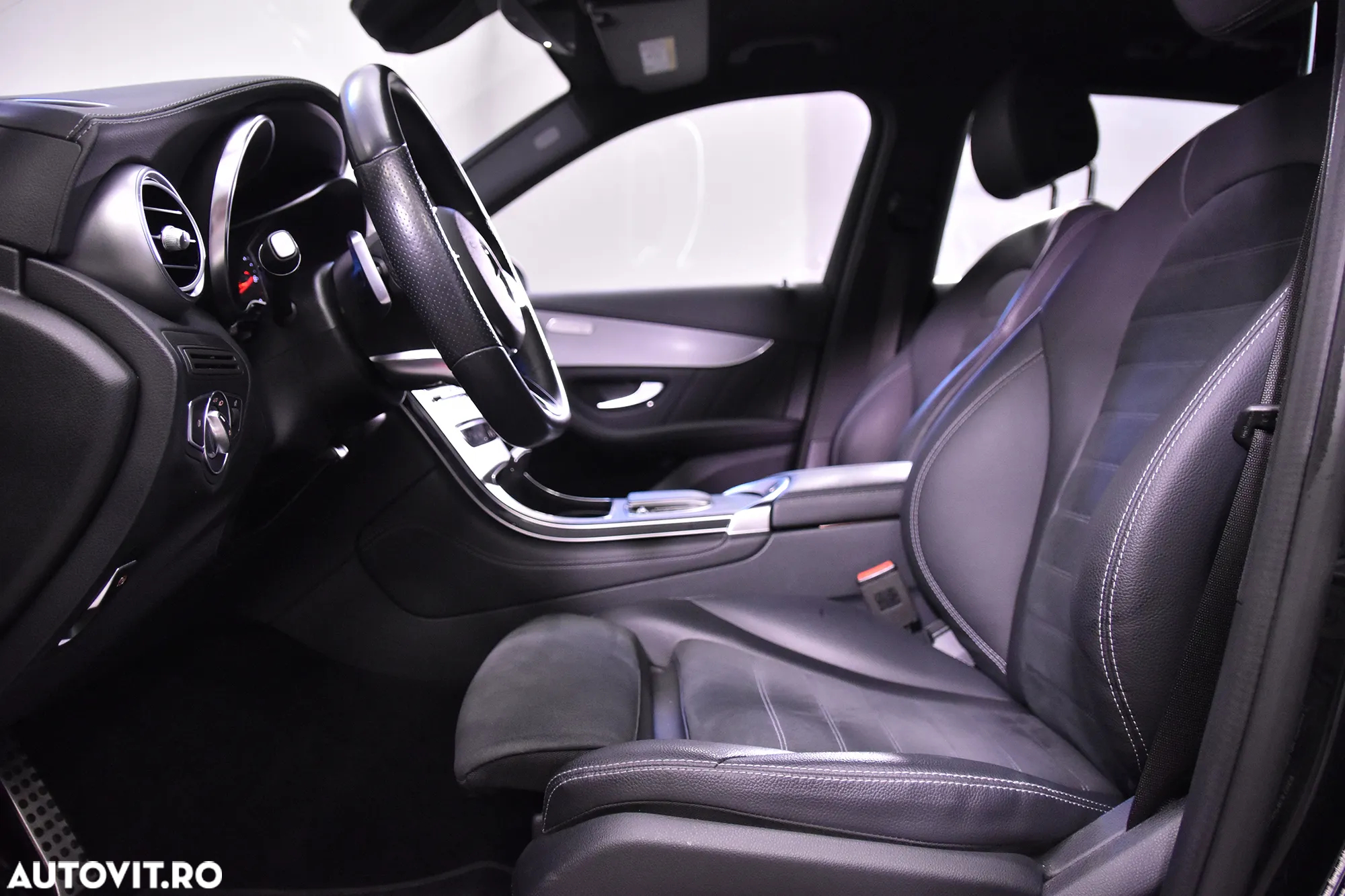 Mercedes-Benz GLC 300 d 4MATIC - 24
