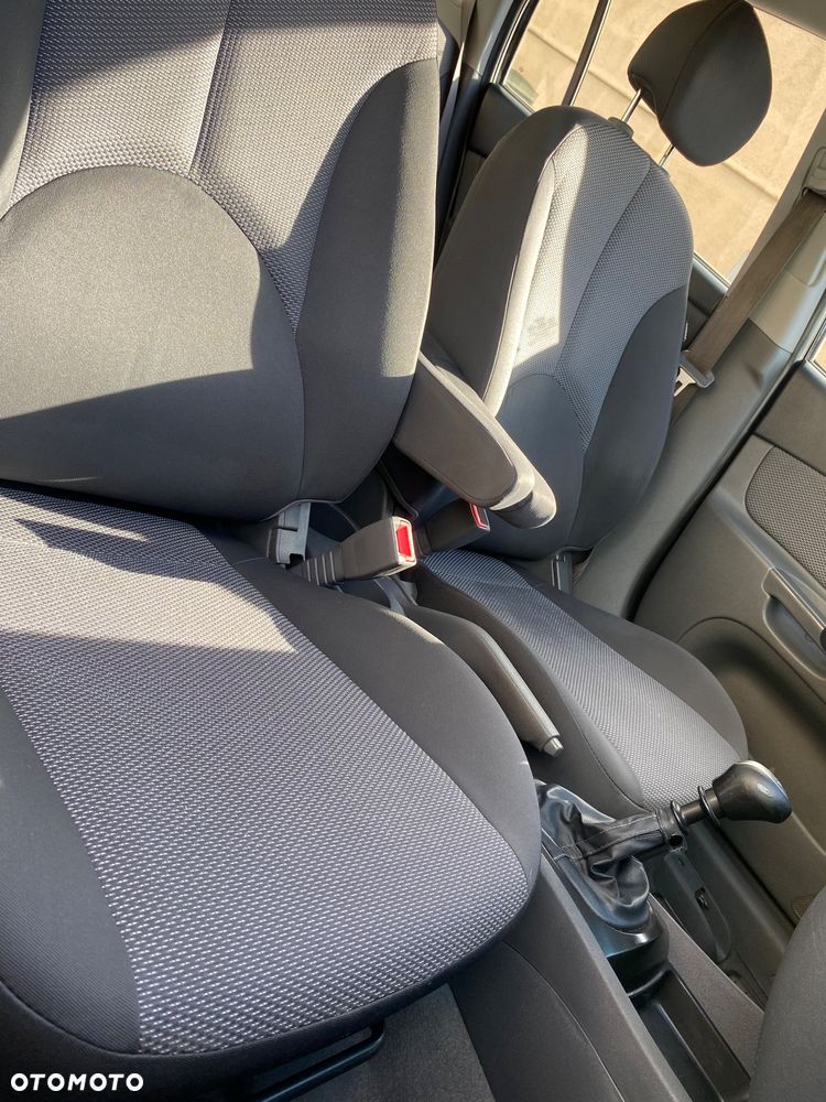 Kia Rio 1.4 Family - 16