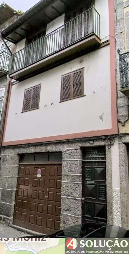 Prédio de 3 pisos  no centro de Guimarães