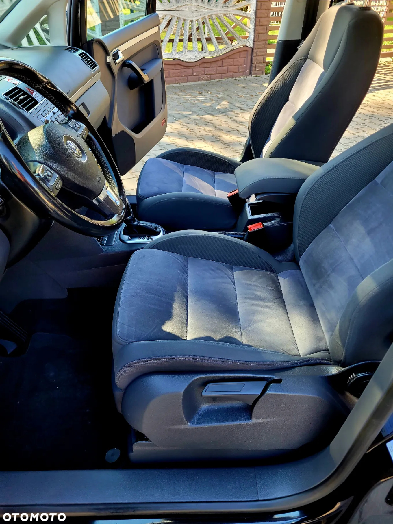 Volkswagen Touran 1.6 TDI DPF BlueMotion Technology DSG Comfortline - 24