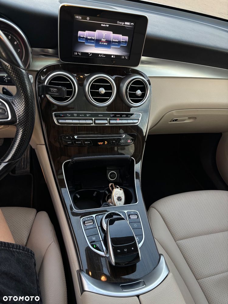 Mercedes-Benz GLC - 32