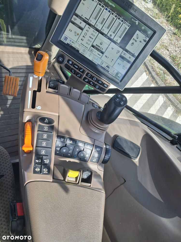 John Deere 6215R - 12